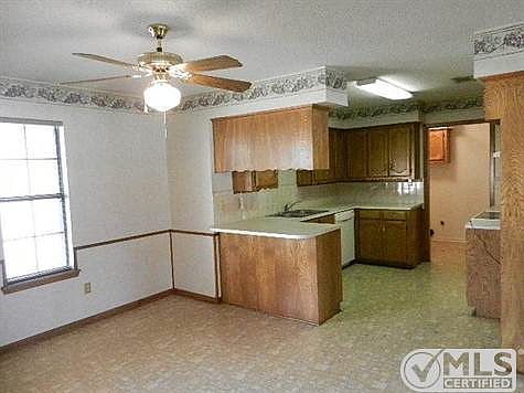 4th image of 3704 Pepperport Dr