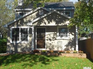5 Auburn Ave, Bay Shore, NY 11706