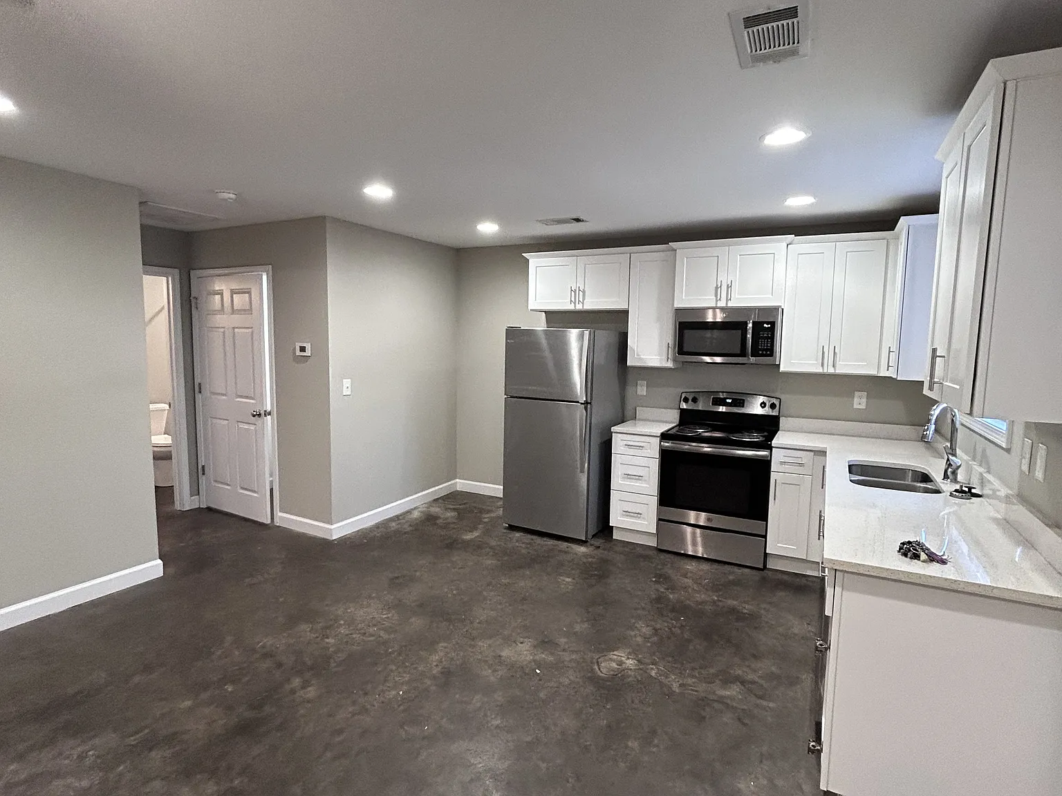 1096 3rd Avenue-All inclusive units - 10 — Photo 3