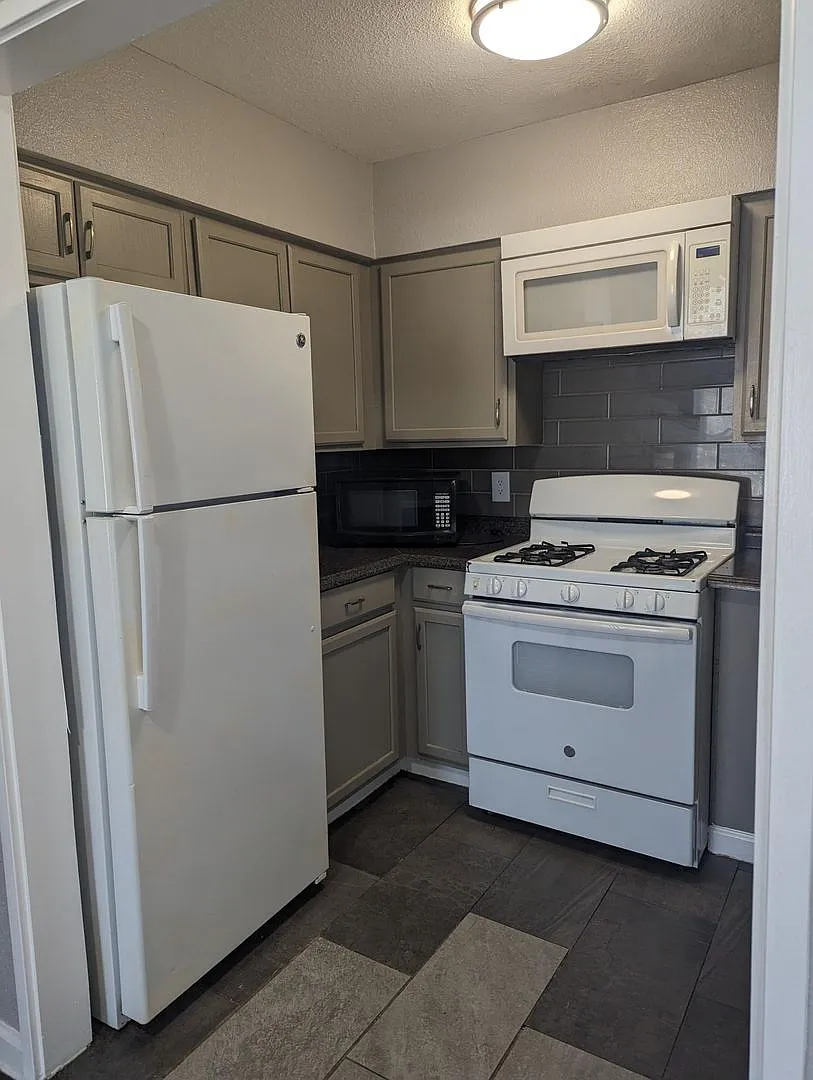 Grigsby Square Apartments Main — Photo 3