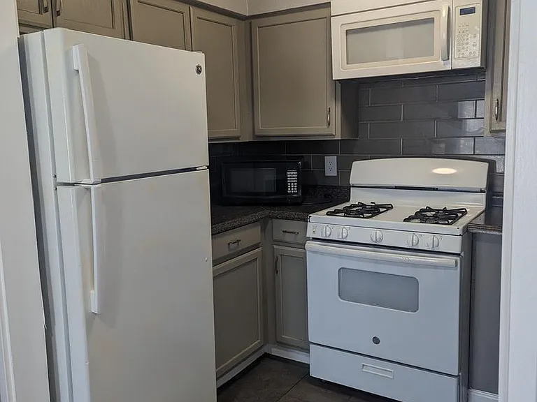 1000 Grigsby Ave — Photo 3