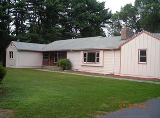 22 Sunset Hill Dr, Branford, CT 06405