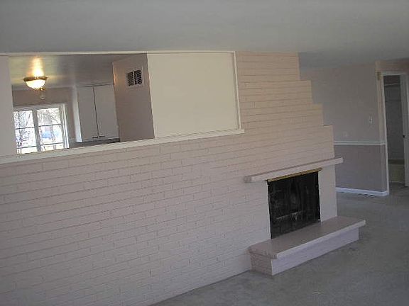 3rd image of 303 Wellesley Ln