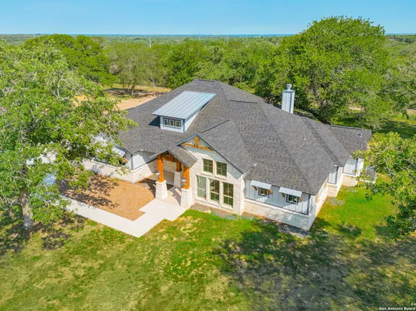 137 Hondo Drive, La Vernia, TX 78121