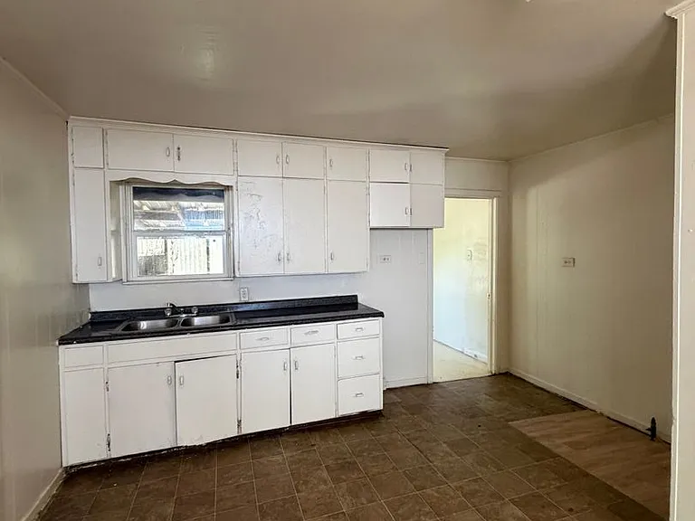 3709 Beverly Dr — Photo 7