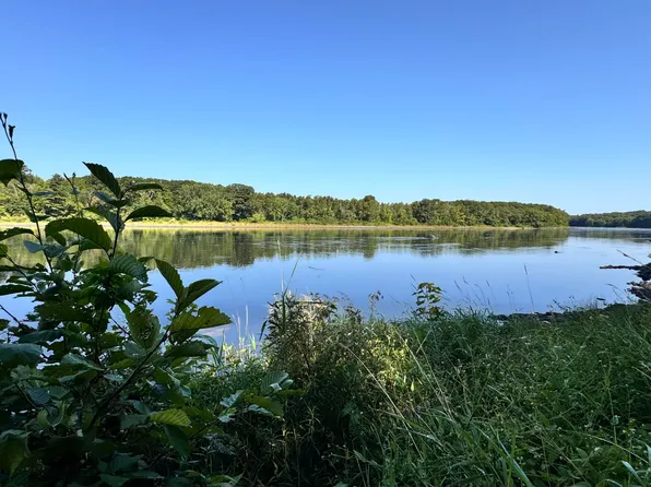 512 Riverside Drive, Eddington, ME 04428
