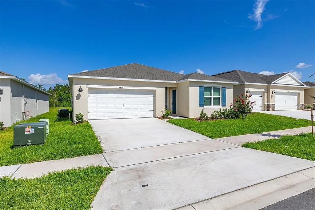 3 bed, 2.0 bath, 1800 sqft, $2,300 — Photo 2