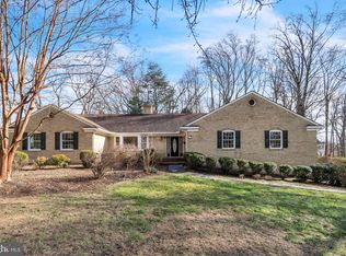 8616 Chateau Dr, Potomac, MD 20854