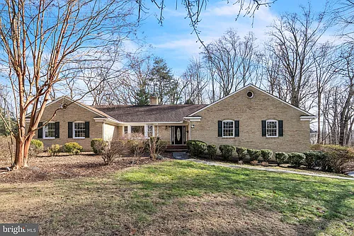 8616 Chateau Dr Photo 1