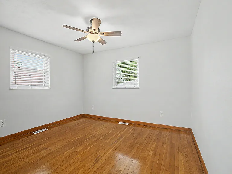 3707 E 4th St — Photo 23