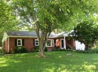 1038 Farmingdale Rd, Lancaster, PA 17601