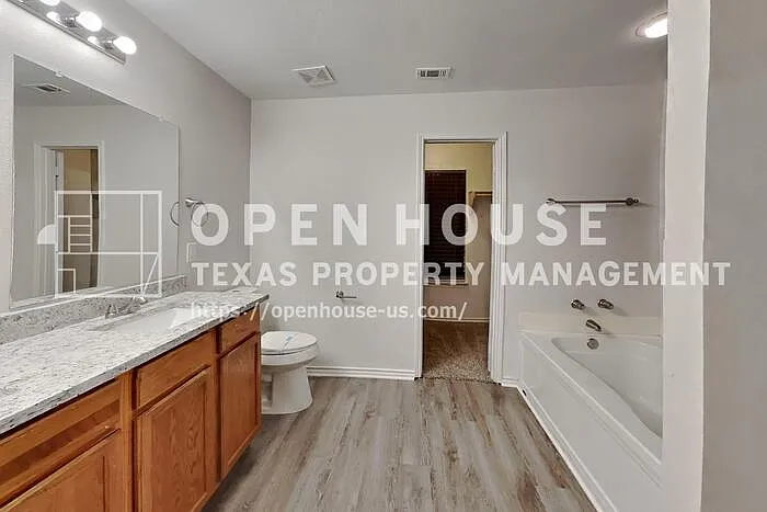 3203 W Kingsbrook Dr — Photo 9