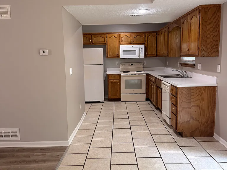 8906 NE 73rd Ct #8906 — Photo 7