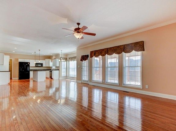 4th image of 4511 Autumn Rose Ln