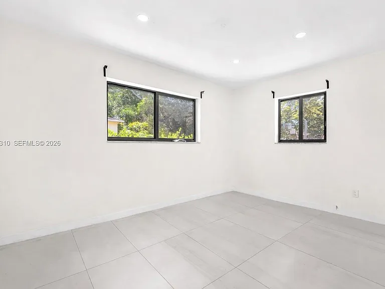 621 SW 33rd Ave #1 — Photo 12