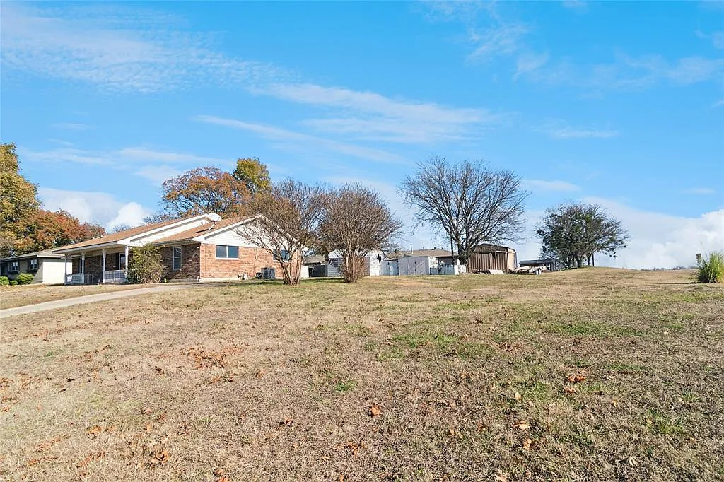 3 bed, 2.5 bath, 1730 sqft, $1,400 — Photo 3