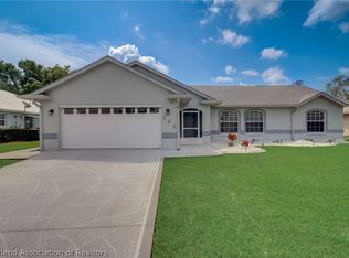 105 Lakefront Ct NE, Lake Placid, FL 33852