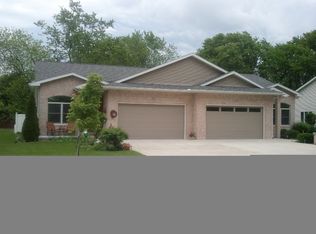 611 Gateway Pl, Essexville, MI