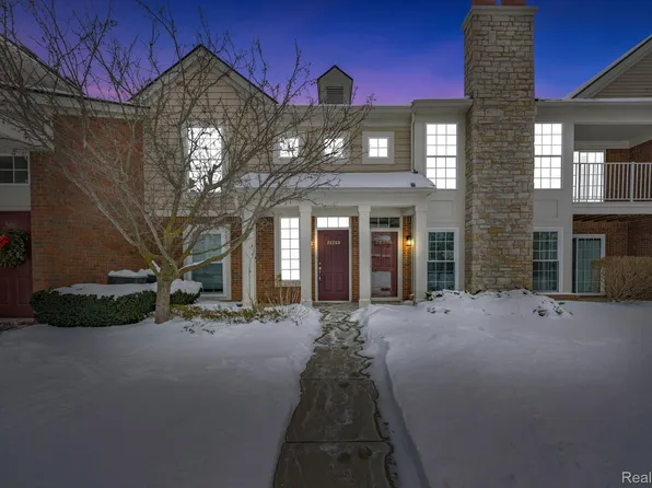 28260 Oakmonte Cir E, New Hudson, MI 48165