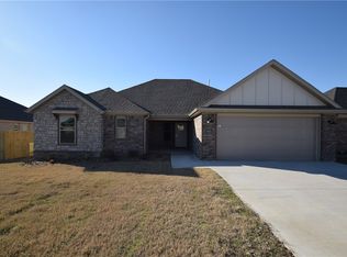 1011 Fair Oaks St, Springdale, AR 72762