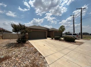 698 SAENGERHALLE RD, New Braunfels, TX 78130