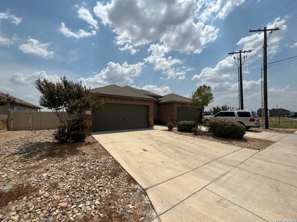 698 SAENGERHALLE RD, New Braunfels, TX 78130