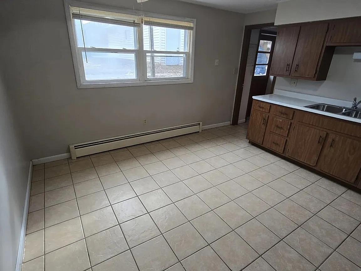 2 bed, 975 sqft, $1,100 — Photo 3