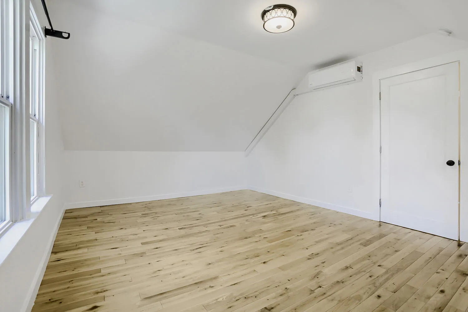 2 bed, 2.0 bath, 2262 sqft, $2,865 — Photo 1