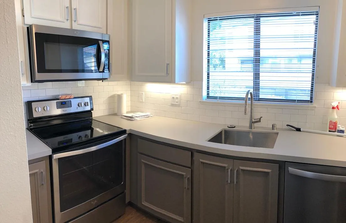 2 bed, 1.5 bath, 1350 sqft, $4,300 — Photo 4