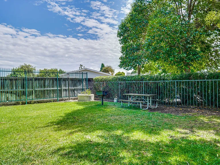 781 N Fair Oaks Ave #6 — Photo 42