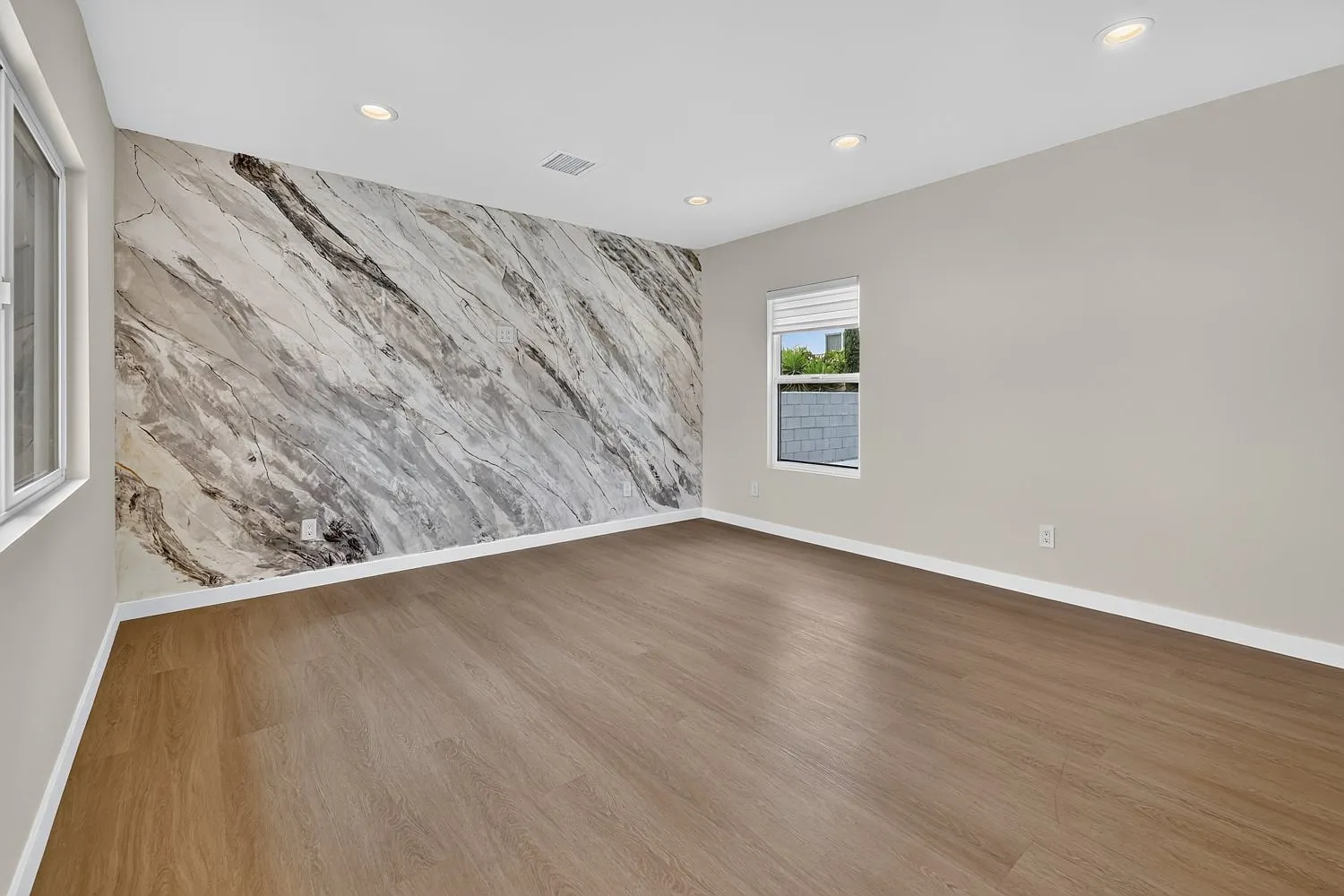 2 bed, 1100 sqft, $4,500 — Photo 4