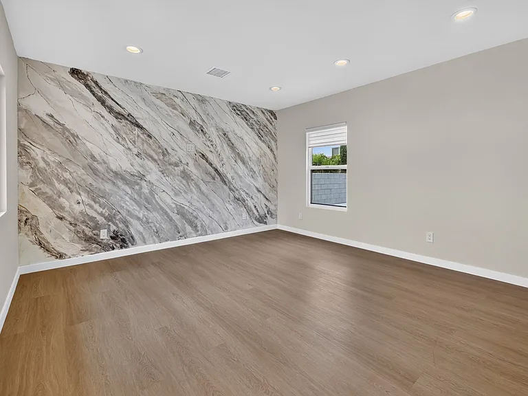 2327 N Naomi St — Photo 4