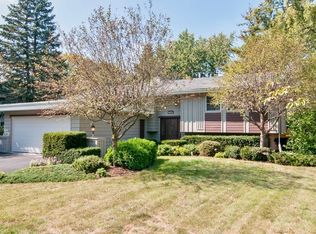 425 W Gartner Rd, Naperville, IL 60540