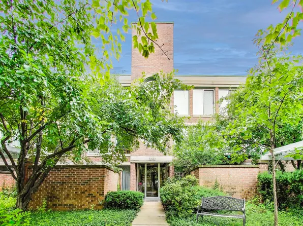 2050 Arbor Ln APT 301, Northfield, IL 60093