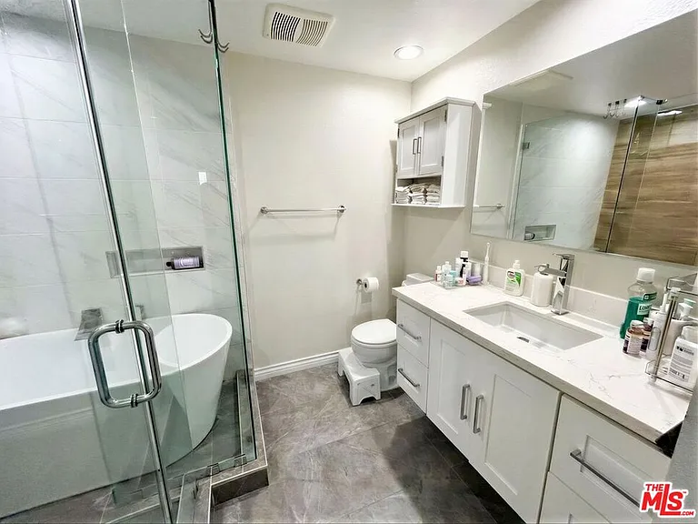 5139 Balboa Blvd #2 — Photo 20