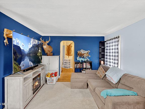 4th image of 4443 Fairview Dr