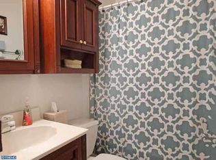 31 Quarter Turn East Rd, Levittown, PA 19057