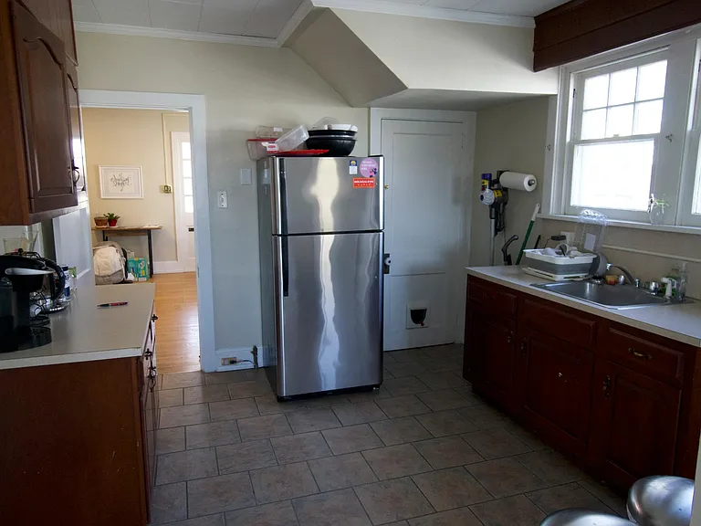 111 Marshall St — Photo 5