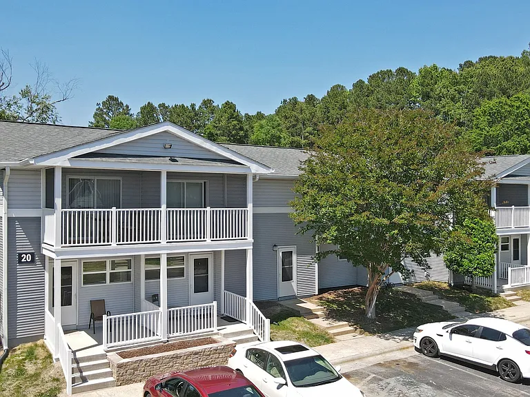 South Square Townhomes — Photo 3