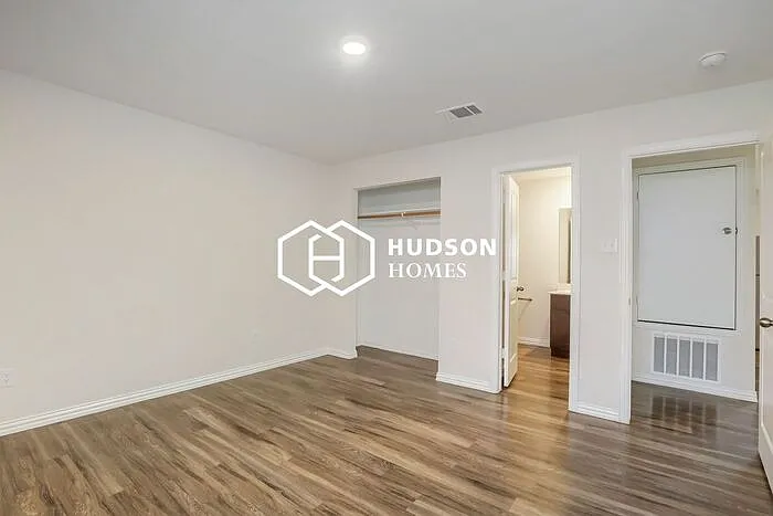 701 E Avenue A — Photo 12