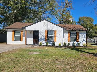 1005 Robinhood Ln, Angleton, TX 77515