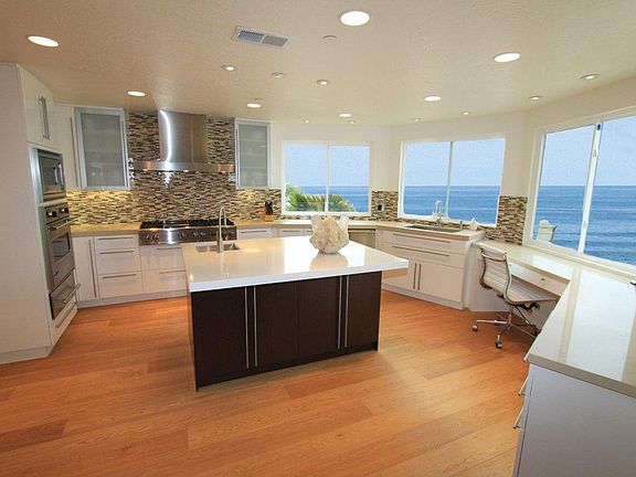 Gourmet Kitchen with spectacular view