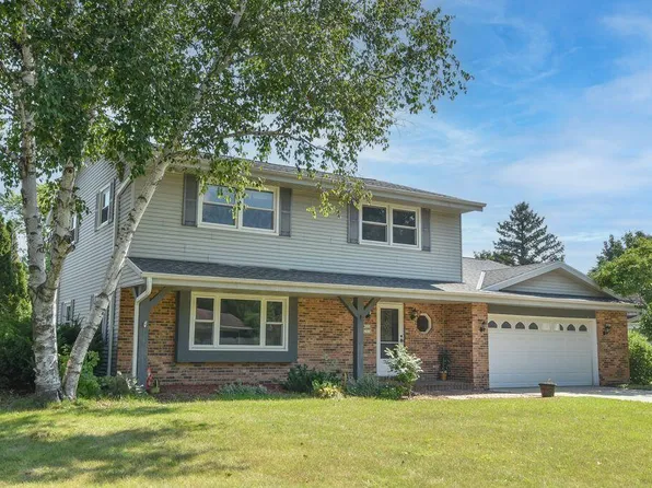 W223N2314 Meadowood LANE, Waukesha, WI 53186