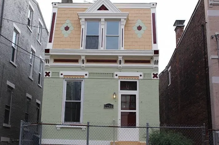 2240 Flora St — Photo 1