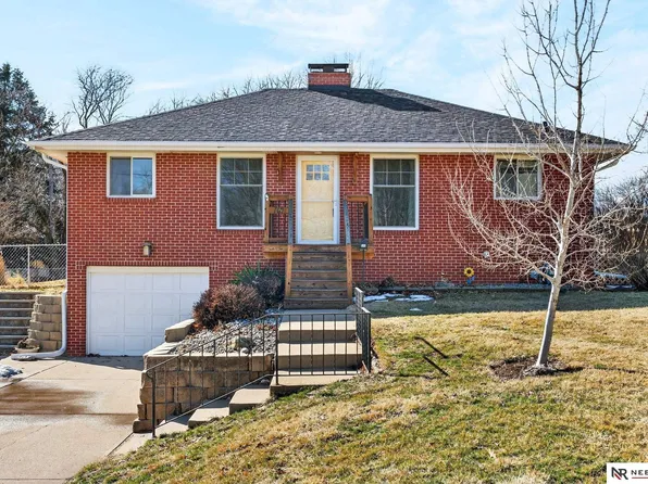 769 N 13th St, Blair, NE 68008