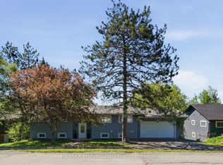155 Hunters Bay Dr, Huntsville, ON P1H 1M9