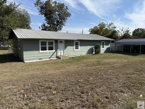 403 S Arkansas Ave, Bloomburg, TX 75556