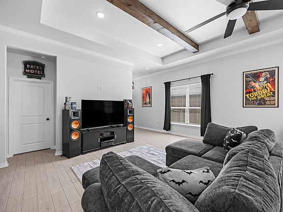 5th image of 2028 Butternut Rd