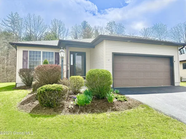 44 Gentry Lane, Queensbury, NY 12804