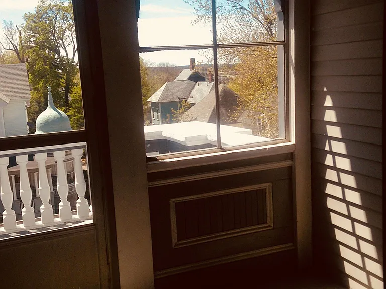 488 Hanover St — Photo 4
